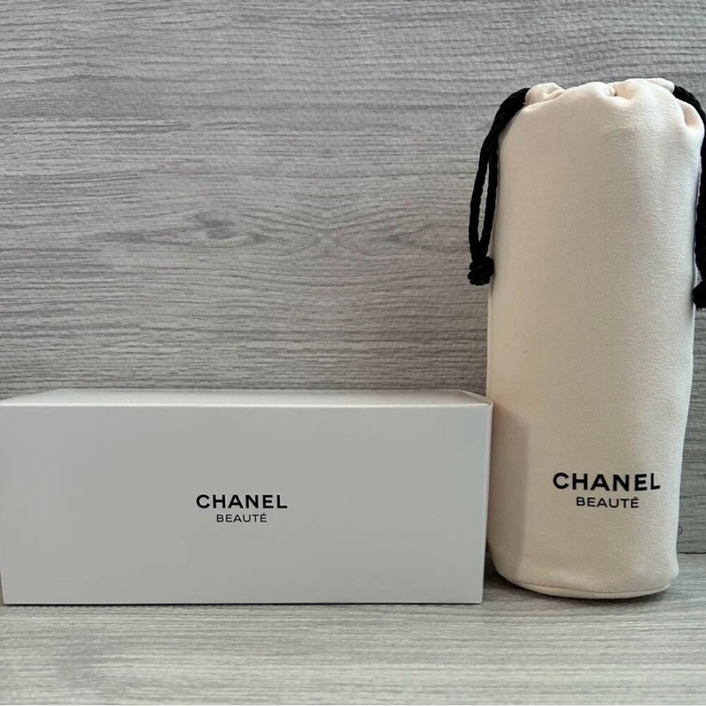 CHANEL Cream and Black Travel blanket /Towel/Travel / Decoration…